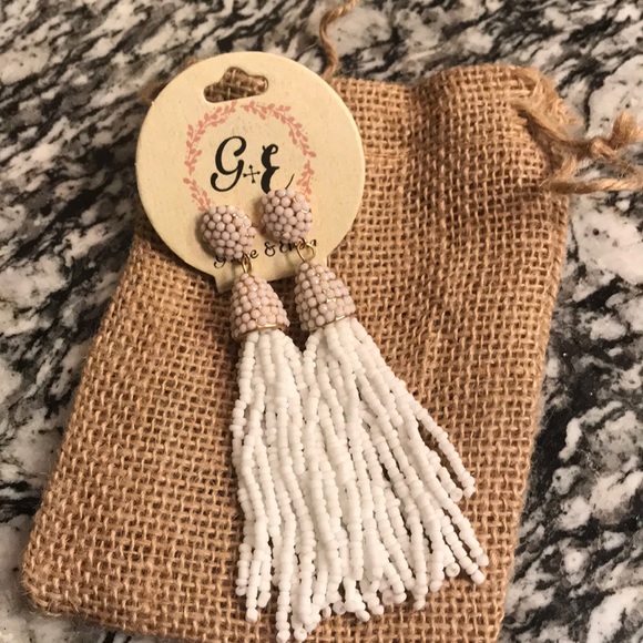 White beaded earrings - Picture 1 of 3